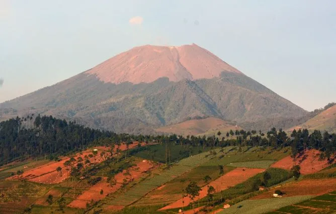 Daftar 15 Gunung Tertinggi di Jawa Tengah